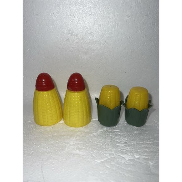 Vintage Sets Of Corn On The Cob LatinPlastic Salt and Pepper Shakers - 1950 - Picture 1 of 7